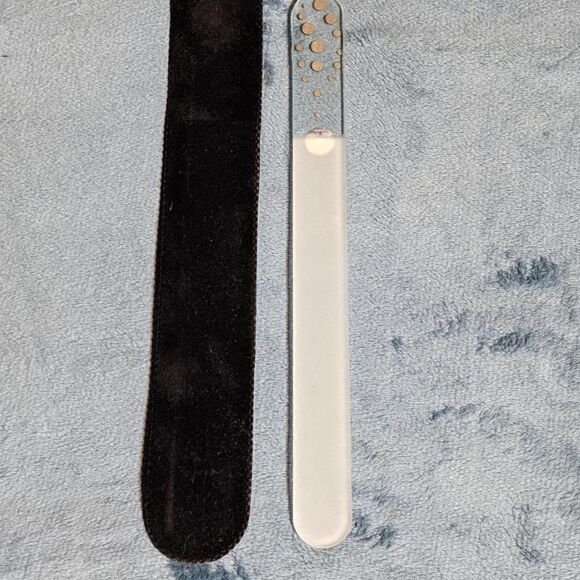 🆕7.5" Clear Czech Crystal Nail File W/BEAUTIFUL LIGHT & DARK GREEN SWAROVS… - Picture 5 of 6